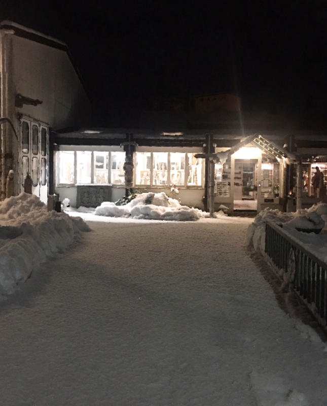 Montagmorgen 6 Uhr 50. Noch unberührte Stille. Bald geht es los…..